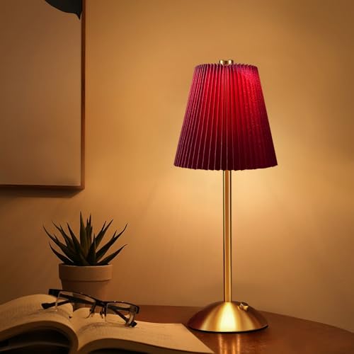Luminária de Mesa Plissada com Base Dourada - Zafer Decor