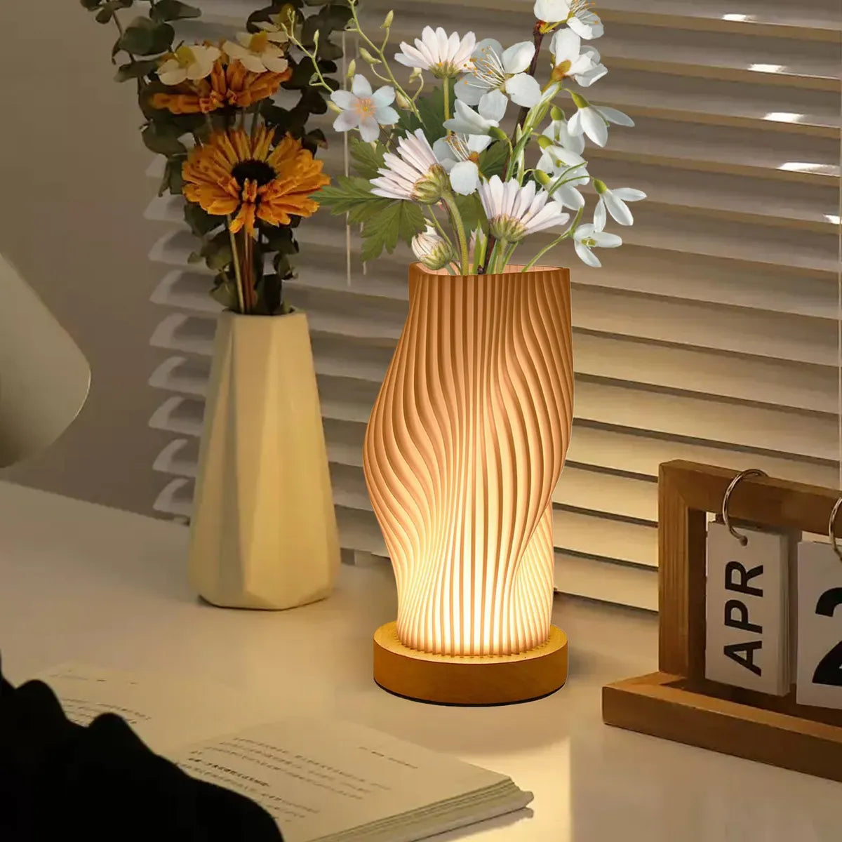 Luminária de Mesa Minimalista com Base de Madeira - Zafer Decor