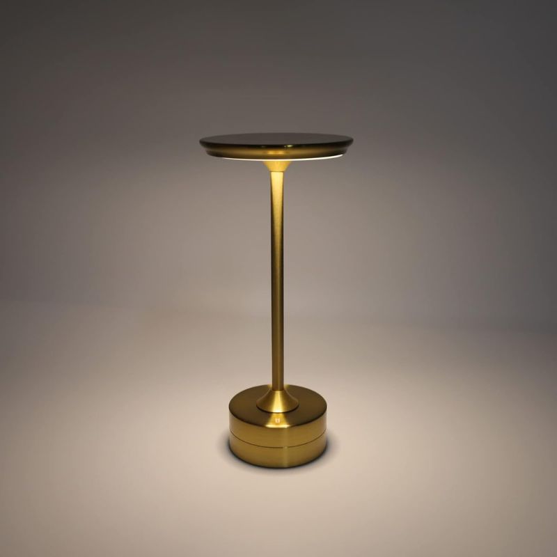 Luminária de Mesa Dourada Lúmina