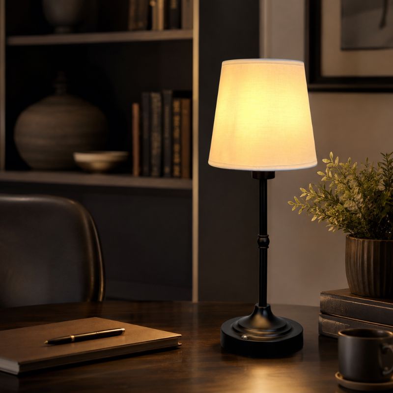 Luminária de Mesa Meridian LED Escritório