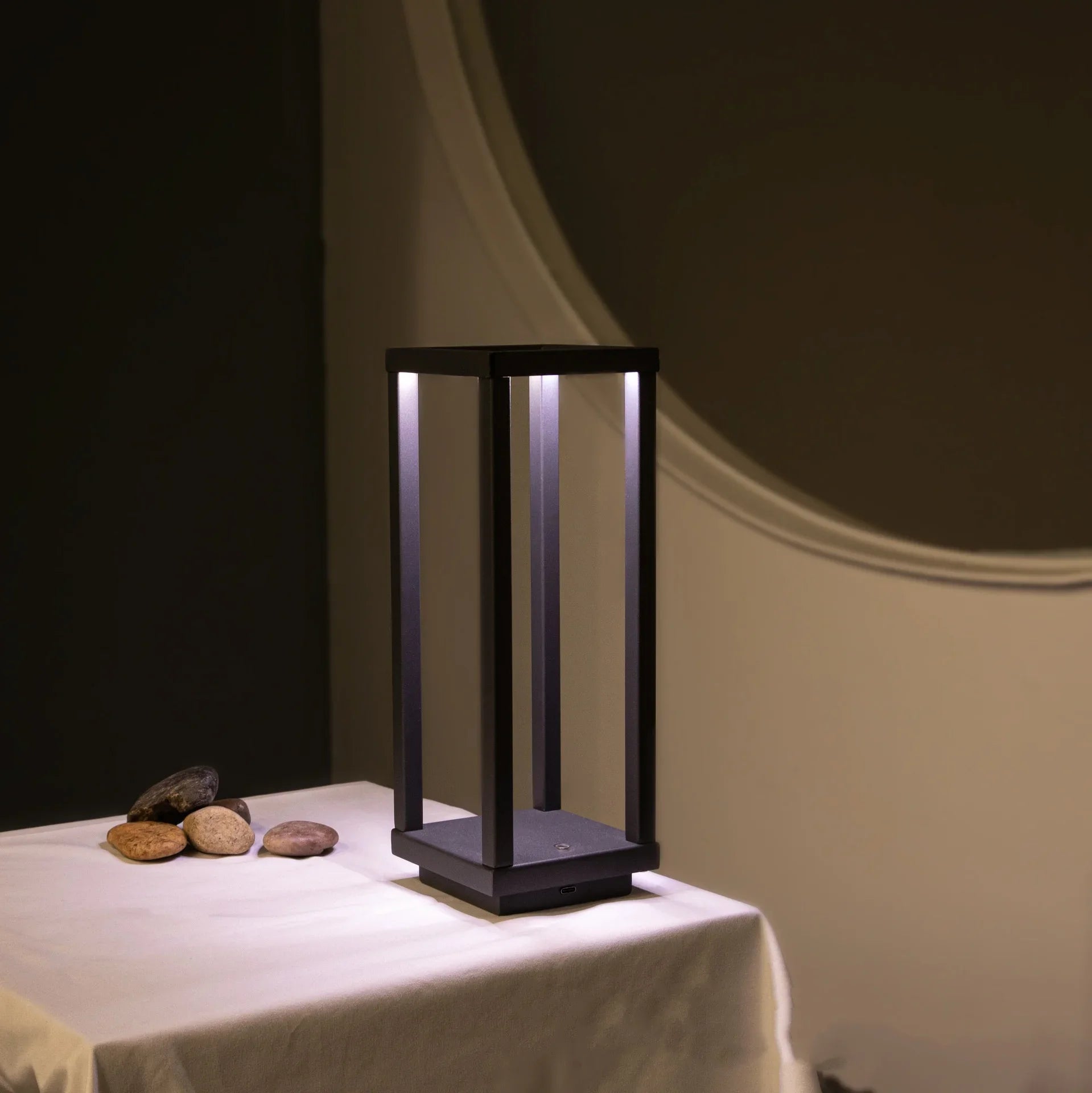 Luminária de Mesa Portátil Modern Zafer