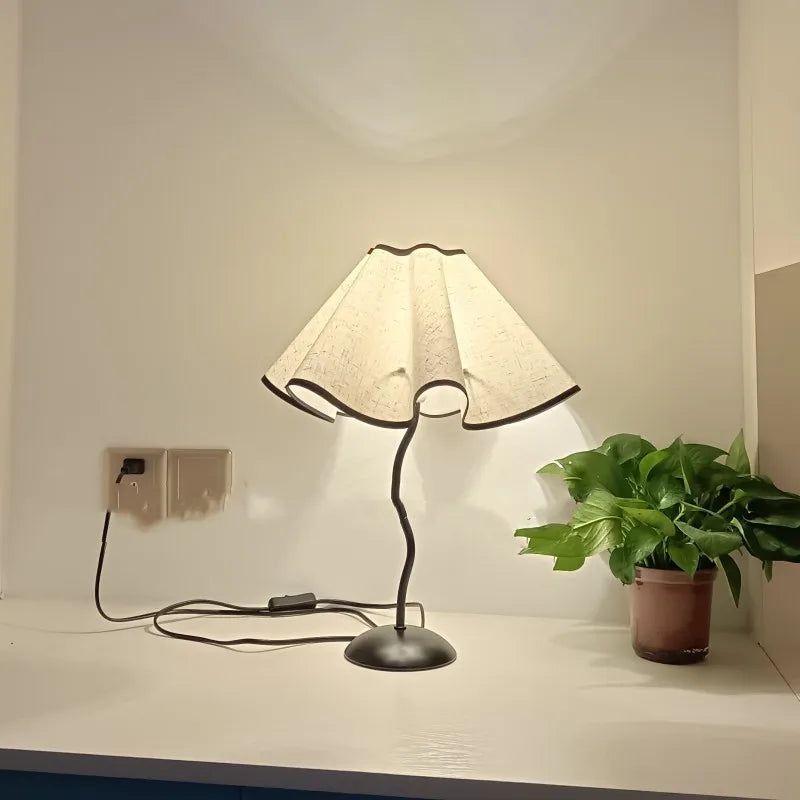 Abajur Artesanal com Cúpula de Pétalas Zafer