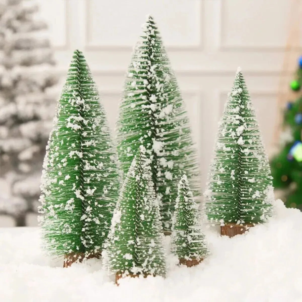 Kit com 25 Mini Pinheiros Nevados de Natal – Zafer Decor