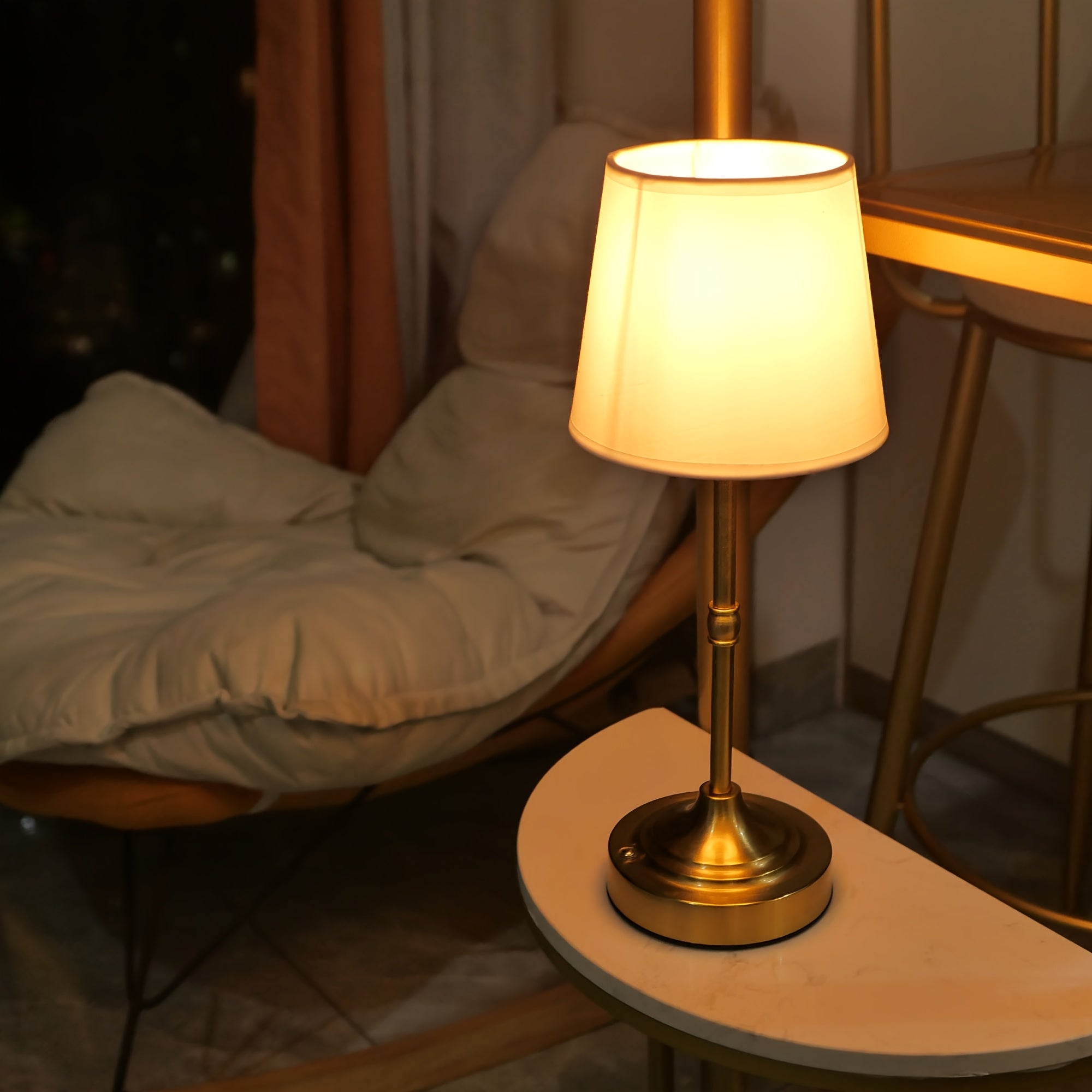 Luminária de Mesa LED Recarregável - Zafer Decor