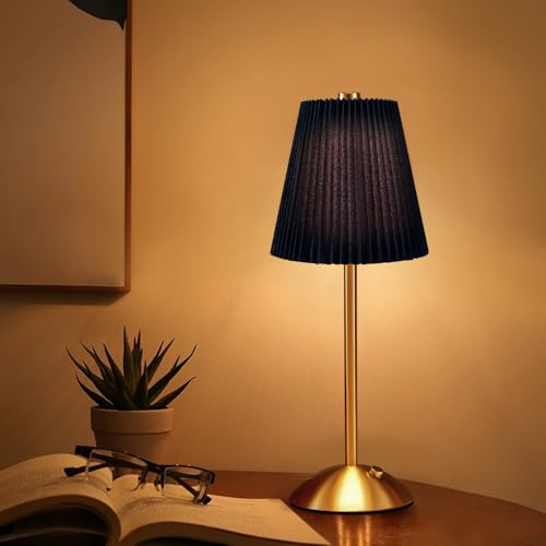 Luminária de Mesa Plissada com Base Dourada - Zafer Decor