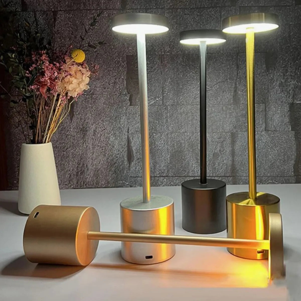 Luminária Clássica de Mesa Recarregável - Zafer Decor
