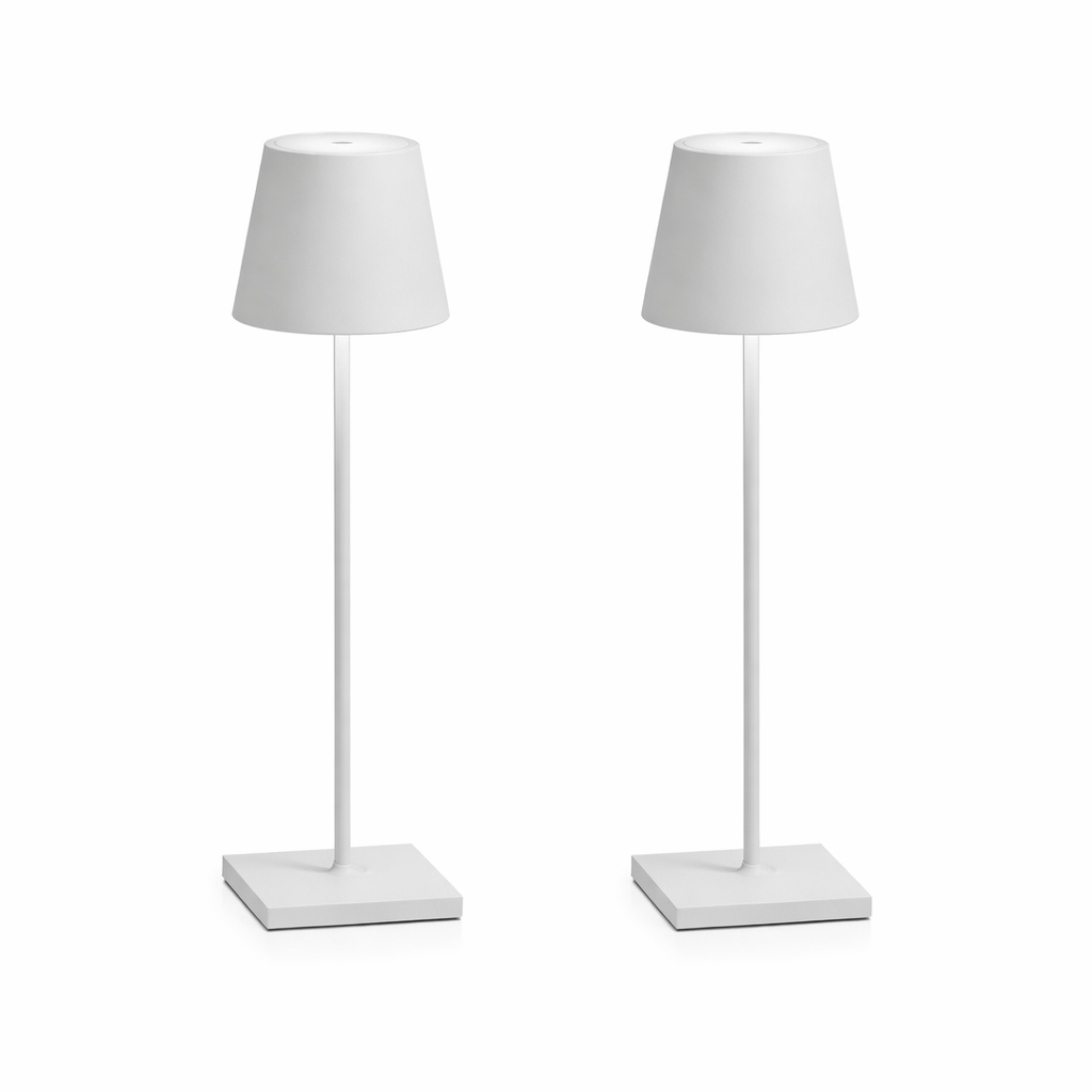 Kit com 2 luminárias de mesa brancas LED em metal com design clean e moderno.
