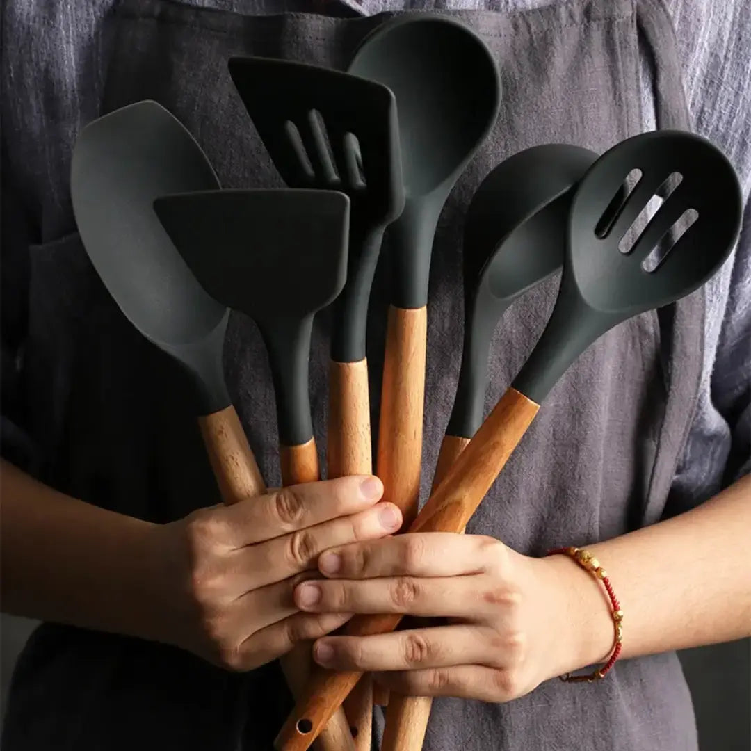 kit utensílios de cozinha em silicone cor preta com 12 unidades