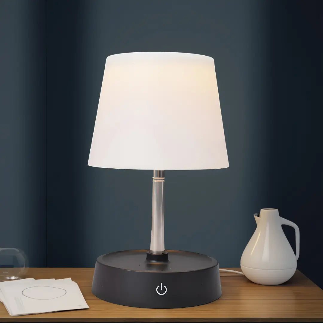 Luminária de mesa LED recarregável ligada com design moderno e luz quente